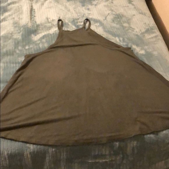 Green top - Picture 2 of 2